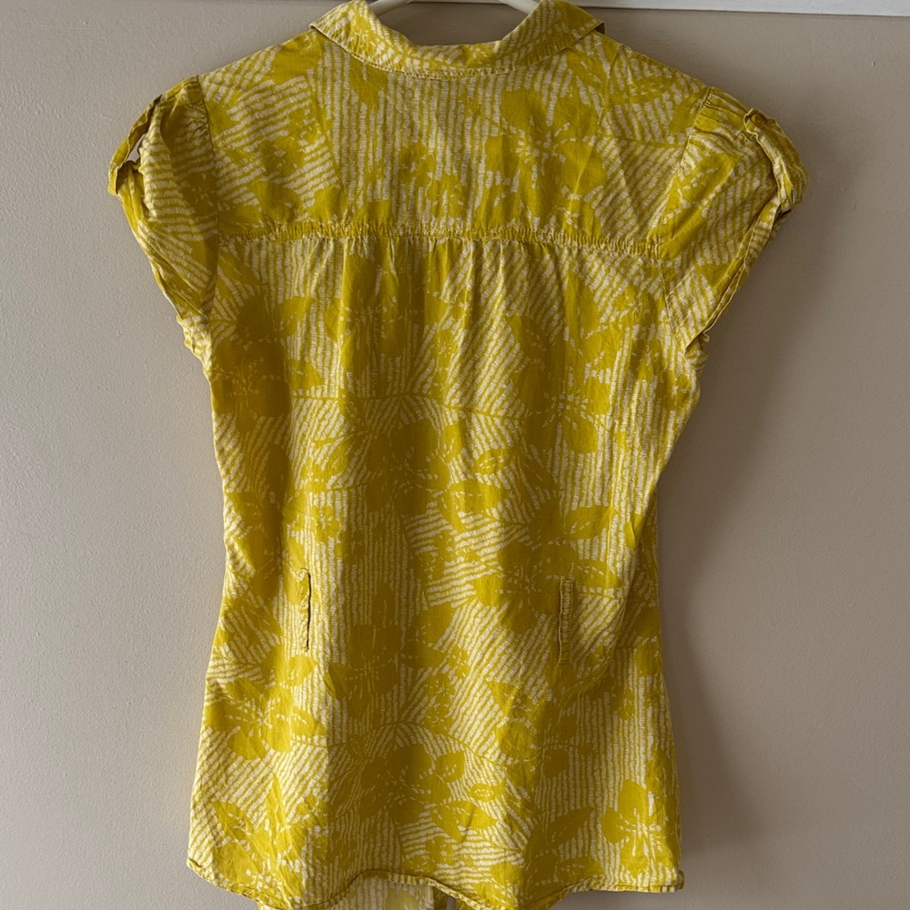 Forever Yellow Floral Cap Sleeve Blouse - Picture 5 of 6